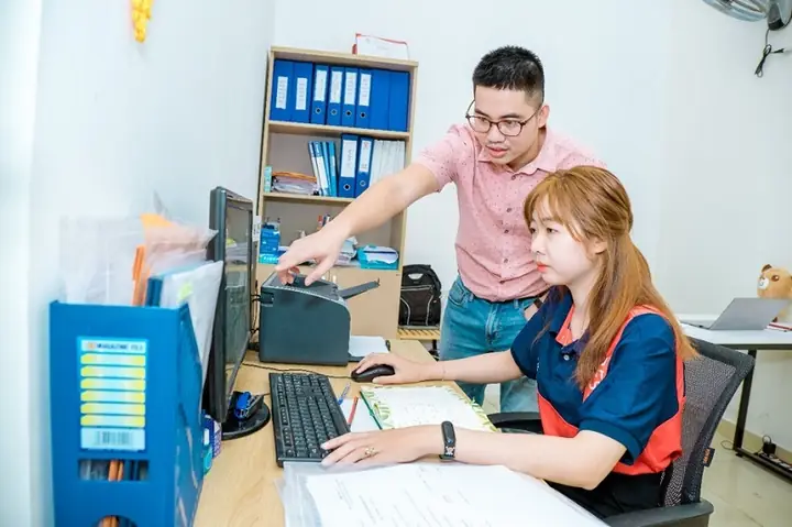 Nhân Viên Bưu Cục Nhân Viên Bưu Cục
