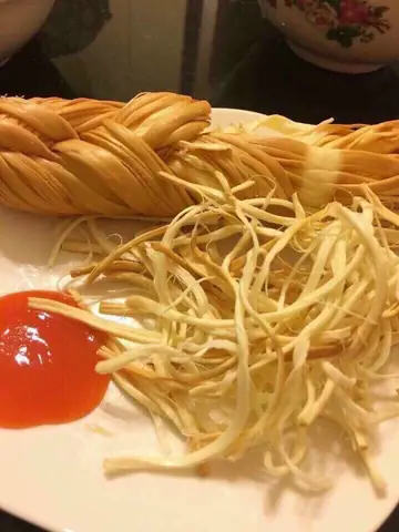Phô Mai Hun Khói Ăn Với Gì Ngon Nhất? Gợi Ý Kết Hợp Độc Đáo Phô Mai Hun Khói Ăn Với Gì Ngon Nhất? Gợi Ý Kết Hợp Độc Đáo