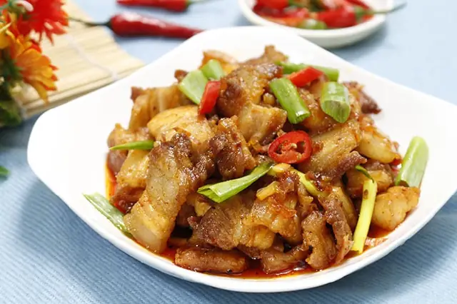 Hướng Dẫn Chi Tiết Cách Làm Thịt Ba Chỉ Rim Nước Mắm Thơm Ngon Đậm Đà Hướng Dẫn Chi Tiết Cách Làm Thịt Ba Chỉ Rim Nước Mắm Thơm Ngon Đậm Đà