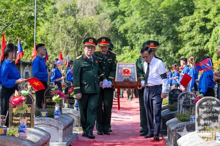 Tiểu Tiện Đại Tiện Cùng Lúc Tướng Số