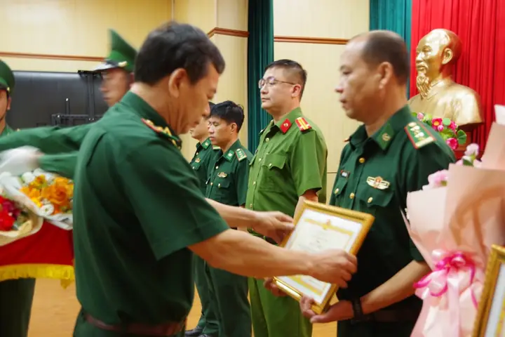 Tóc Quăn Tướng Số Tóc Quăn Tướng Số