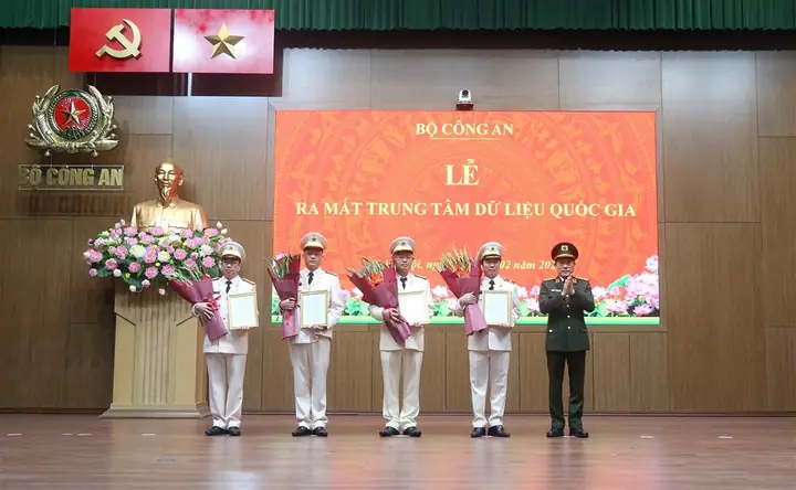 Tướng Mắt Lý Gia Thành Tướng Mắt Lý Gia Thành