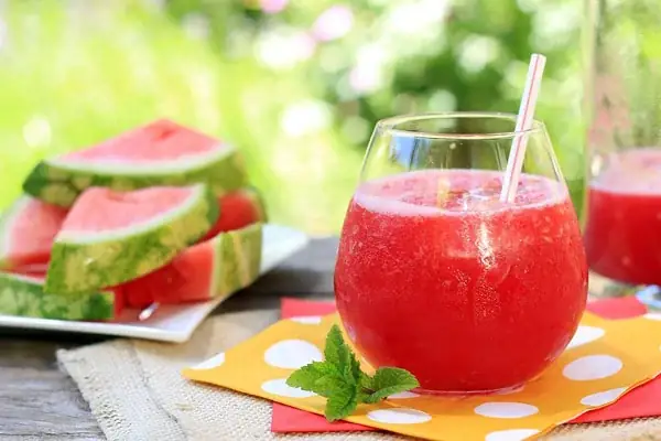 Uống Nước Dưa Hấu Có Giảm Cân Không? Lợi Ích & Lưu Ý Chi Tiết Uống Nước Dưa Hấu Có Giảm Cân Không? Lợi Ích & Lưu Ý Chi Tiết