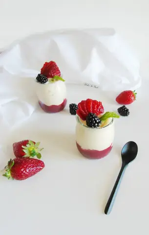 Yogurt Hy Lạp Và Trái Cây Rừng: Công Thức & Ý Tưởng Sáng Tạo Yogurt Hy Lạp Và Trái Cây Rừng: Công Thức & Ý Tưởng Sáng Tạo