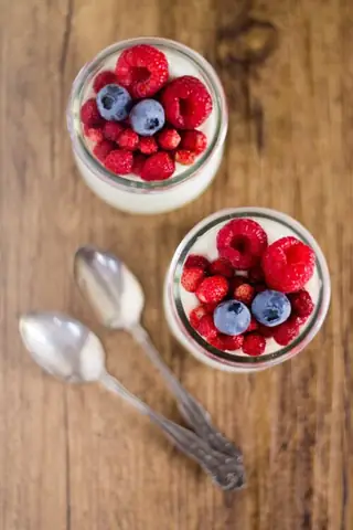 Yogurt Hy Lạp Và Trái Cây Rừng: Công Thức & Ý Tưởng Sáng Tạo Yogurt Hy Lạp Và Trái Cây Rừng: Công Thức & Ý Tưởng Sáng Tạo