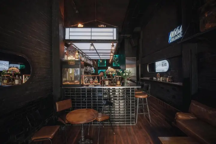 Địa Điểm Giải Trí Tại 112 Hồ Tùng Mậu: Tổng Hợp Thông Tin Về Léon Và Munich Saigon Địa Điểm Giải Trí Tại 112 Hồ Tùng Mậu: Tổng Hợp Thông Tin Về Léon Và Munich Saigon