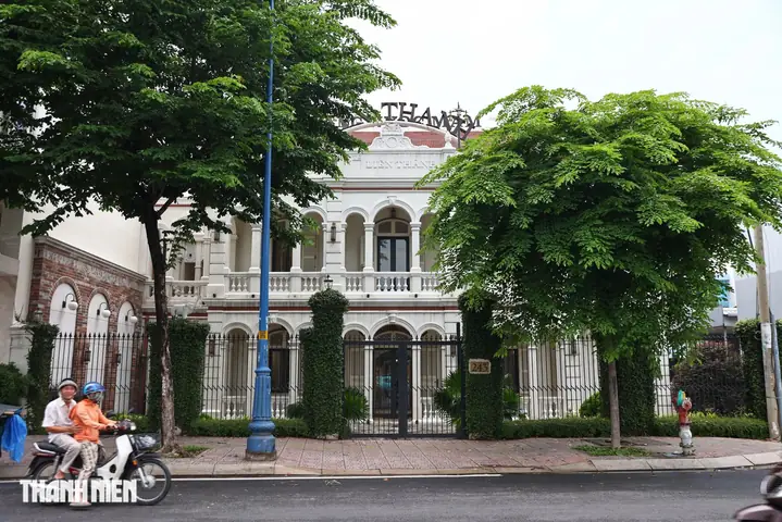 236 Bến Vân Đồn: Thông Tin Địa Điểm, Trung Tâm Văn Hóa Và Các Dịch Vụ Nổi Bật