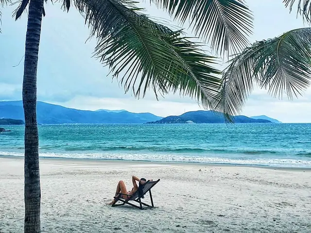 Hướng Dẫn Chi Tiết Khám Phá Bãi Biển Nhũ Tiên Nha Trang: Địa Điểm, Hoạt Động Và Mẹo Du Lịch