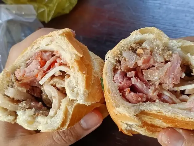 Top 10 Quán Bánh Mì Xíu Mại Ngon Nhất Quận 5 – Địa Chỉ, Giá Và Giờ Mở Cửa