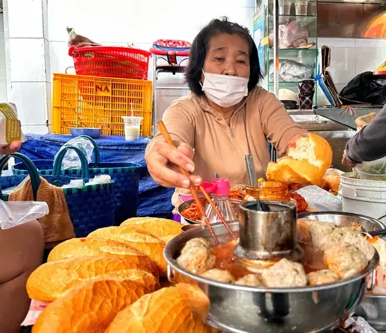 Top 10 Quán Bánh Mì Xíu Mại Ngon Nhất Quận 5 – Địa Chỉ, Giá Và Giờ Mở Cửa