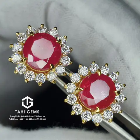 Bông Tai Đá Ruby: Hướng Dẫn Chọn Mẫu, Phong Thủy Và Địa Chỉ Mua Uy Tín Bông Tai Đá Ruby: Hướng Dẫn Chọn Mẫu, Phong Thủy Và Địa Chỉ Mua Uy Tín