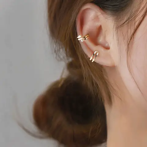 Bông Tai Kẹp Nữ Là Gì? Cách Chọn, Đeo Và Bảo Quản Cho Phong Cách Hoàn Hảo
