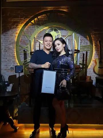 Bông Tai Kim Cương Của Tuấn Hưng: Giá Trị, Thiết Kế Và Xu Hướng Thời Trang Bông Tai Kim Cương Của Tuấn Hưng: Giá Trị, Thiết Kế Và Xu Hướng Thời Trang