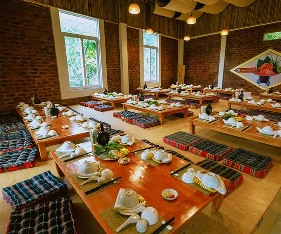 Nhà Hàng Cá Hồi Hang Dơi Mộc Châu: Review Menu, Địa Chỉ Và Trải Nghiệm Thực Khách Nhà Hàng Cá Hồi Hang Dơi Mộc Châu: Review Menu, Địa Chỉ Và Trải Nghiệm Thực Khách
