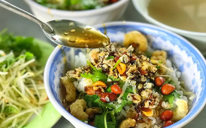 Top 30 Món Ăn Ngon Ở Huế: Danh Sách Chi Tiết Cùng Gợi Ý Địa Điểm Thử Top 30 Món Ăn Ngon Ở Huế: Danh Sách Chi Tiết Cùng Gợi Ý Địa Điểm Thử