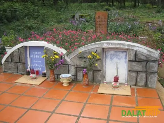 Câu Chuyện Đồi Thông Hai Mộ: Sự Tích Tình Bi Thương Và Sự Thật Lịch Sử Câu Chuyện Đồi Thông Hai Mộ: Sự Tích Tình Bi Thương Và Sự Thật Lịch Sử