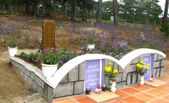 Câu Chuyện Đồi Thông Hai Mộ: Sự Tích Tình Bi Thương Và Sự Thật Lịch Sử Câu Chuyện Đồi Thông Hai Mộ: Sự Tích Tình Bi Thương Và Sự Thật Lịch Sử