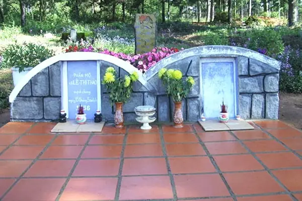 Câu Chuyện Đồi Thông Hai Mộ: Sự Tích Tình Bi Thương Và Sự Thật Lịch Sử Câu Chuyện Đồi Thông Hai Mộ: Sự Tích Tình Bi Thương Và Sự Thật Lịch Sử