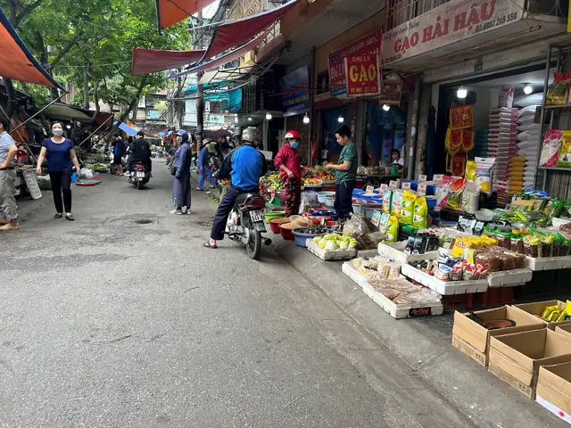 Review Chợ Nghĩa Tân: Thiên Đường Ăn Vặt Và Mua Sắm Không Thể Bỏ Lỡ Tại Cầu Giấy Review Chợ Nghĩa Tân: Thiên Đường Ăn Vặt Và Mua Sắm Không Thể Bỏ Lỡ Tại Cầu Giấy