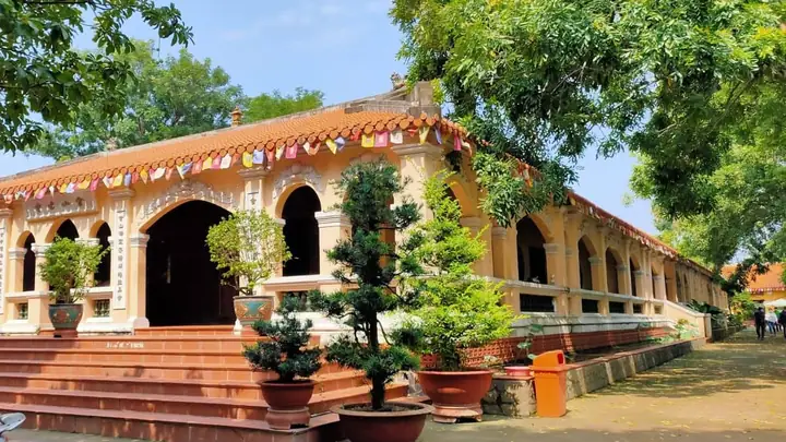 Chùa Hội Sơn Quận 9: Lịch Sử Hình Thành Và Vẻ Đẹp Ngôi Cổ Tự 300 Năm Chùa Hội Sơn Quận 9: Lịch Sử Hình Thành Và Vẻ Đẹp Ngôi Cổ Tự 300 Năm