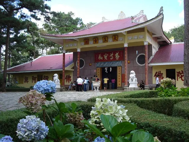 Khám Phá Chùa Tàu Thiên Vương Cổ Sát: Lịch Sử, Kiến Trúc Trung Hoa Và Những Điều Thú Vị Khám Phá Chùa Tàu Thiên Vương Cổ Sát: Lịch Sử, Kiến Trúc Trung Hoa Và Những Điều Thú Vị