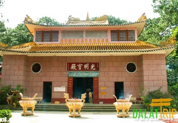 Khám Phá Chùa Tàu Thiên Vương Cổ Sát: Lịch Sử, Kiến Trúc Trung Hoa Và Những Điều Thú Vị Khám Phá Chùa Tàu Thiên Vương Cổ Sát: Lịch Sử, Kiến Trúc Trung Hoa Và Những Điều Thú Vị