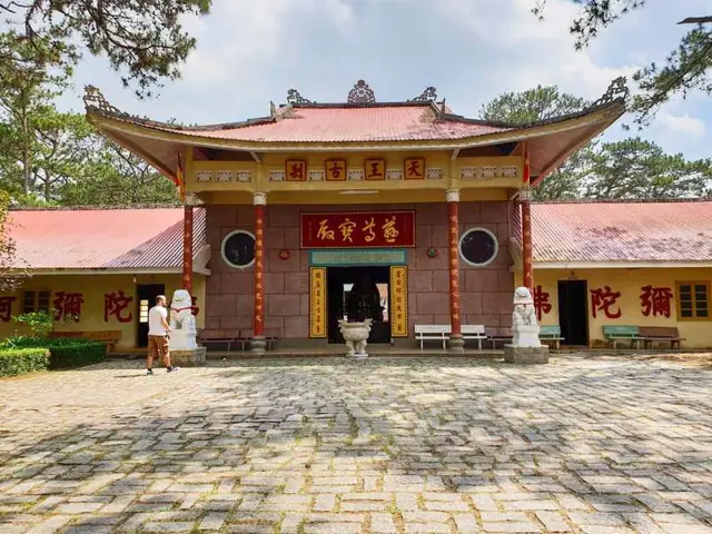 Khám Phá Chùa Tàu Thiên Vương Cổ Sát: Lịch Sử, Kiến Trúc Trung Hoa Và Những Điều Thú Vị Khám Phá Chùa Tàu Thiên Vương Cổ Sát: Lịch Sử, Kiến Trúc Trung Hoa Và Những Điều Thú Vị