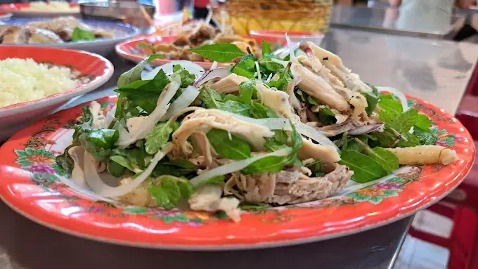 Cơm Gà Bà Buội Hồ Nghinh Đà Nẵng: Địa Chỉ, Giờ Mở Cửa & Thực Đơn Chi Tiết