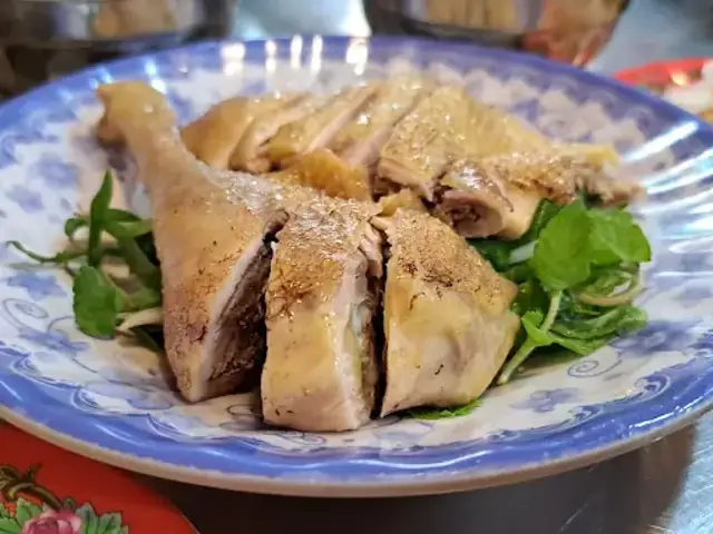 Cơm Gà Bà Buội Hồ Nghinh Đà Nẵng: Địa Chỉ, Giờ Mở Cửa & Thực Đơn Chi Tiết