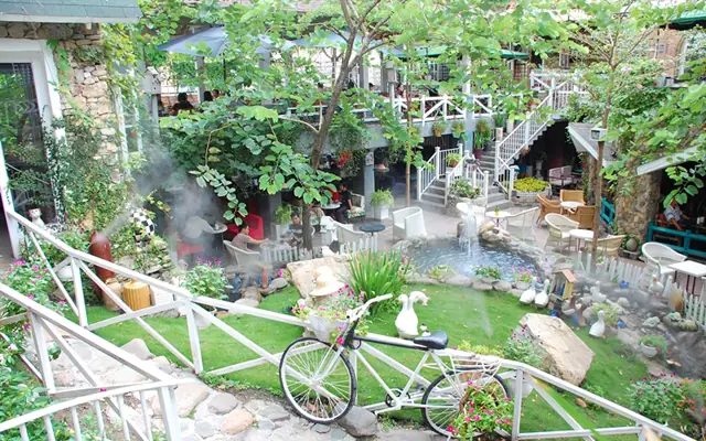 Khám Phá Country Houses Cafe Gò Vấp: Không Gian Kiến Trúc Châu Âu Giữa Lòng Sài Gòn Khám Phá Country Houses Cafe Gò Vấp: Không Gian Kiến Trúc Châu Âu Giữa Lòng Sài Gòn