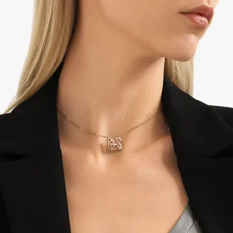 Dây Chuyền 2 Mặt Là Gì? Các Loại, Cách Chọn Và Mua Thông Minh Cho Phụ Nữ Hiện Đại Dây Chuyền 2 Mặt Là Gì? Các Loại, Cách Chọn Và Mua Thông Minh Cho Phụ Nữ Hiện Đại