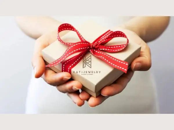 Dây Chuyền Bạc Tặng Mẹ: Hướng Dẫn Chọn Mẫu Đẹp, Ý Nghĩa Và Cách Mua Thông Minh