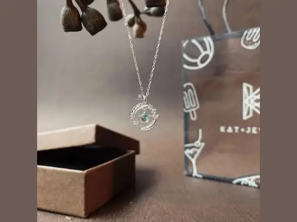 Dây Chuyền Bạc Tặng Mẹ: Hướng Dẫn Chọn Mẫu Đẹp, Ý Nghĩa Và Cách Mua Thông Minh