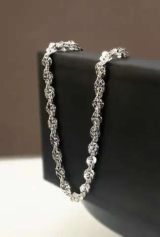 Dây Chuyền Bạch Kim Xoắn: Định Nghĩa, Cách Chọn Và Bảo Quản Cho Người Yêu Thời Trang Dây Chuyền Bạch Kim Xoắn: Định Nghĩa, Cách Chọn Và Bảo Quản Cho Người Yêu Thời Trang