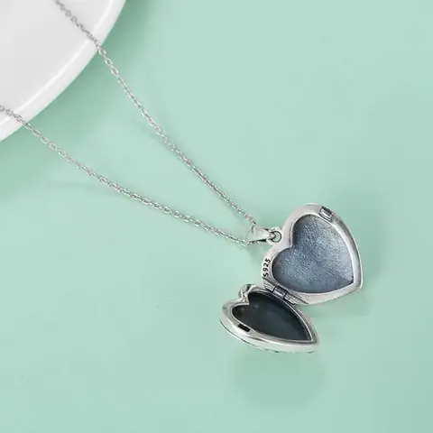 Dòng Dây Chuyền Hình Độc Độc: Lựa Chọn, Phong Cách & Nơi Mua Cho Người Yêu Thích Cá Tính
