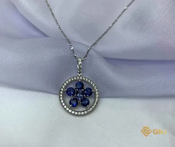 Mua Dây Chuyền Đá Sapphire Xanh: Đánh Giá, Cách Chọn & Bảo Quản Cho Người Yêu Thời Trang Mua Dây Chuyền Đá Sapphire Xanh: Đánh Giá, Cách Chọn & Bảo Quản Cho Người Yêu Thời Trang