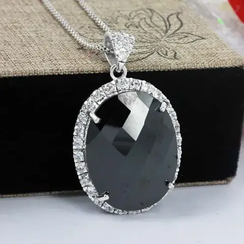 Dây Chuyền Thạch Anh Đen: Công Dụng, Cách Chọn Và Bảo Quản Cho Người Mới Dây Chuyền Thạch Anh Đen: Công Dụng, Cách Chọn Và Bảo Quản Cho Người Mới