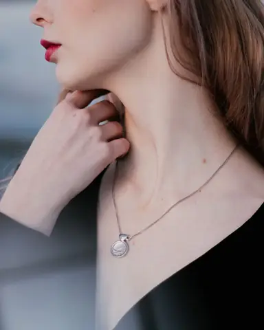 Dây Chuyền Titan Có Tốt Không