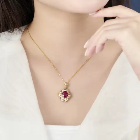 Dây Chuyền Vàng Mặt Đá: Hướng Dẫn Chọn Mua, Loại Đá Phổ Biến Và Mức Giá Phù Hợp Dây Chuyền Vàng Mặt Đá: Hướng Dẫn Chọn Mua, Loại Đá Phổ Biến Và Mức Giá Phù Hợp