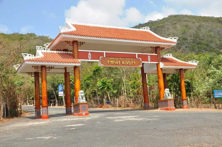 Khám Phá Di Tích Lịch Sử Minh Đạm: Lịch Sử, Địa Điểm Và Hướng Dẫn Tham Quan