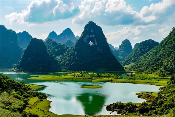 Top Địa Điểm Du Lịch Cao Bằng Nên Ghé Thăm: 8 Điểm Hấp Dẫn & Hướng Dẫn Chi Tiết Top Địa Điểm Du Lịch Cao Bằng Nên Ghé Thăm: 8 Điểm Hấp Dẫn & Hướng Dẫn Chi Tiết