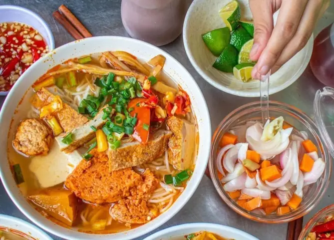Khám Phá 15 Món Ăn Đặc Trưng Đà Nẵng Mà Du Khách Không Thể Bỏ Lỡ