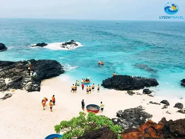 Hướng Dẫn Chi Tiết Di Chuyển Từ Hà Nội Tới Đảo Lý Sơn: Các Cách, Thời Gian, Chi Phí Và Lưu Ý Hướng Dẫn Chi Tiết Di Chuyển Từ Hà Nội Tới Đảo Lý Sơn: Các Cách, Thời Gian, Chi Phí Và Lưu Ý