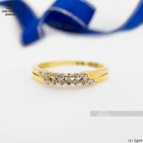 Giá Nhẫn Vàng Nữ Hôm Nay: Bảng Giá Chi Tiết Cho 10k, 14k, 18k Và Cách Chọn Phù Hợp
