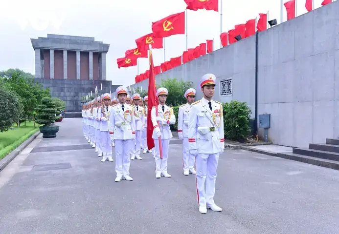 Giải Mã Giấc Mơ Đến Lăng Bác Hồ: Điềm Báo Gì Và Ý Nghĩa Tâm Linh Sâu Sắc