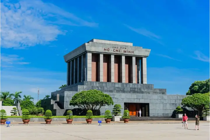 Giải Mã Giấc Mơ Đến Lăng Bác Hồ: Điềm Báo Gì Và Ý Nghĩa Tâm Linh Sâu Sắc