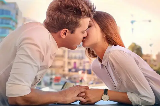 Giải Mã Giấc Mơ Thấy Hôn Người Lạ: Điềm Báo Gì, Tốt Hay Xấu Và Con Số May Mắn? Giải Mã Giấc Mơ Thấy Hôn Người Lạ: Điềm Báo Gì, Tốt Hay Xấu Và Con Số May Mắn?
