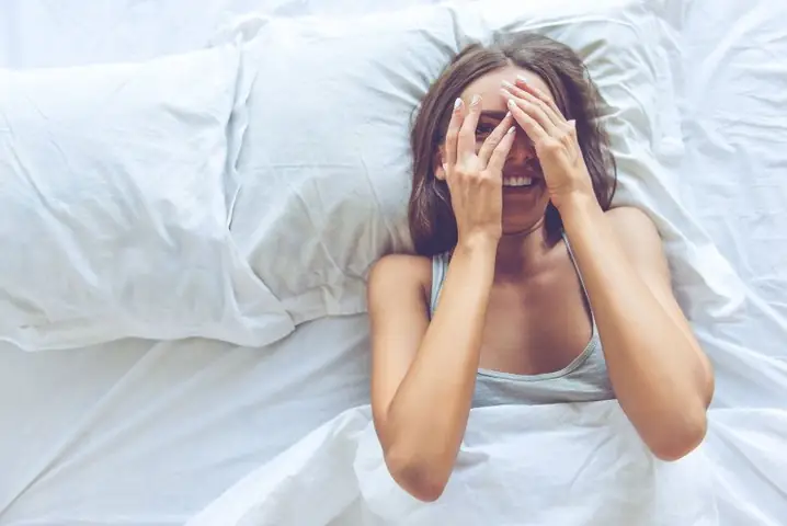 Giải Mã Giấc Mơ Thấy Làm Chuyện Ấy: Ý Nghĩa Tâm Lý & 7 Tình Huống Thường Gặp Giải Mã Giấc Mơ Thấy Làm Chuyện Ấy: Ý Nghĩa Tâm Lý & 7 Tình Huống Thường Gặp