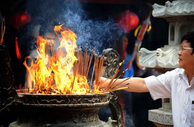 Giải Mã Giấc Mơ Thấy Nhặt Bát Hương