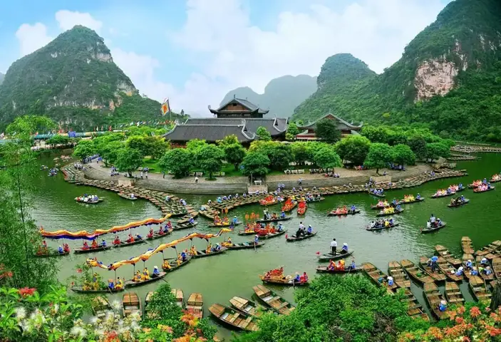 Giới Thiệu Du Lịch Ninh Bình: Top Điểm Đến, Lịch Trình Gợi Ý Và Mẹo Du Lịch Cho Người Mới Giới Thiệu Du Lịch Ninh Bình: Top Điểm Đến, Lịch Trình Gợi Ý Và Mẹo Du Lịch Cho Người Mới
